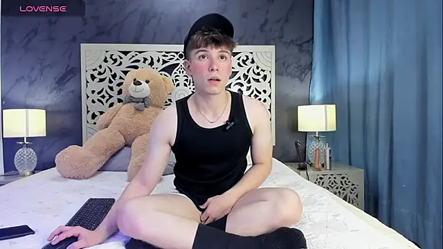 Snapshot of TaylerWhite chatting on November 17, 12:20 pm TaylerWhite online show from November 17, 12:20 pm