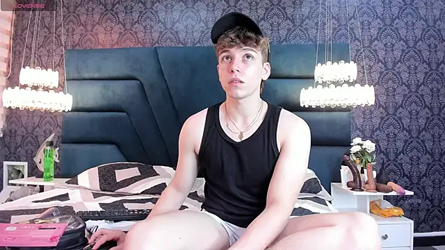 TaylerWhite online show from December 18, 11:36 am