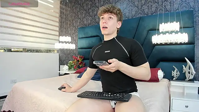 TaylerWhite online show from March 28, 11:44 am