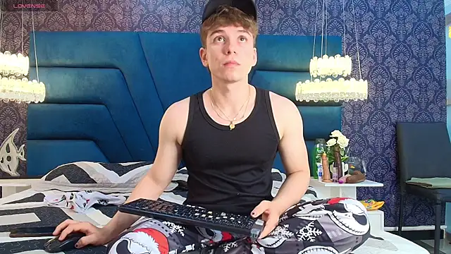 TaylerWhite online show from December 22, 11:54 am