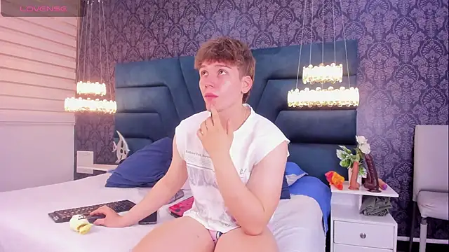 TaylerWhite online show from February 6, 11:50 am