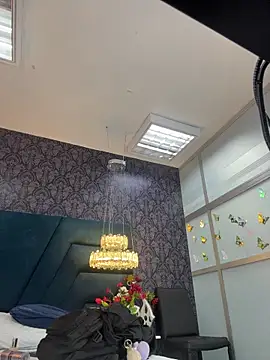 TaylerWhite online show from April 4, 12:01 pm