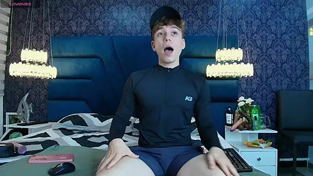 TaylerWhite online show from December 19, 12:07 pm