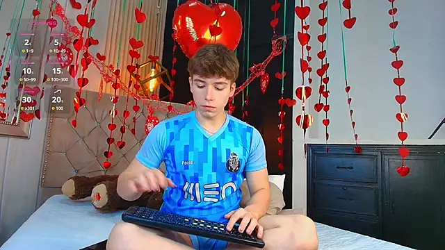 Snapshot of TaylerWhite chatting on September 22, 12:55 pm TaylerWhite online show from September 22, 12:55 pm