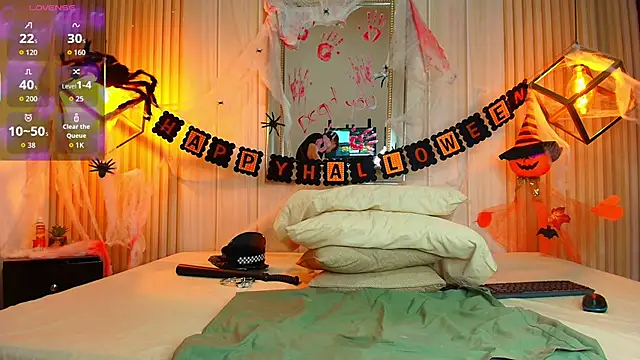 Snapshot of TaylerWhite chatting on October 25, 12:39 pm TaylerWhite online show from October 25, 12:39 pm