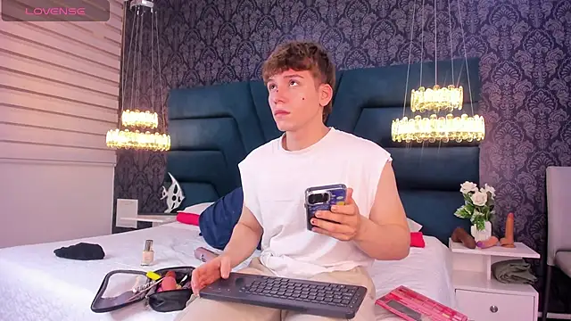 TaylerWhite online show from February 3, 12:10 pm