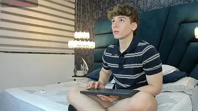 TaylerWhite online show from March 7, 11:38 am