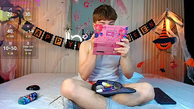 Snapshot of TaylerWhite chatting on October 30, 12:36 pm TaylerWhite online show from October 30, 12:36 pm