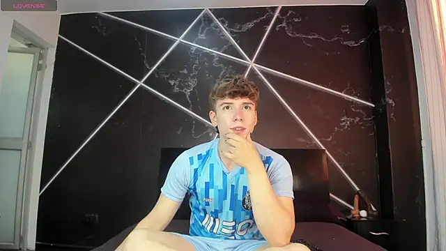 Snapshot of TaylerWhite chatting on November 27, 11:54 am TaylerWhite online show from November 27, 11:54 am