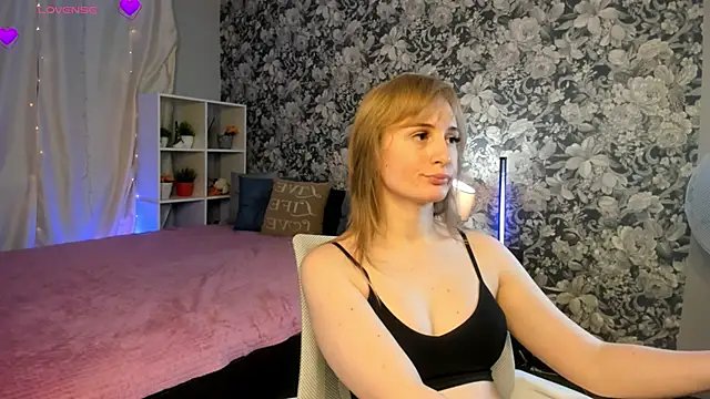 Snapshot of Laila_Blarr chatting on May 17, 12:27 pm Laila Blarr online show from May 17, 12:27 pm