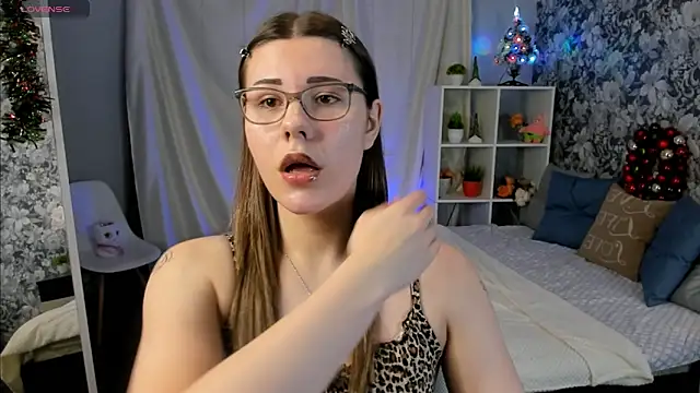 Laila Blarr online show from February 6, 8:10 am