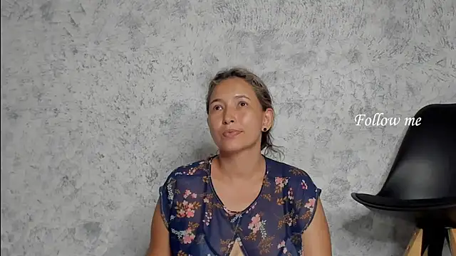 marly charm  online show from December 17, 1:54 am