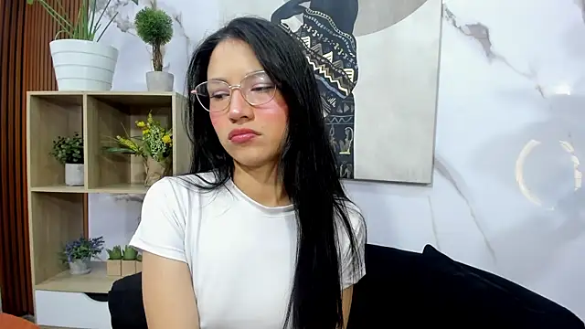 Sophie Calloway online show from November 13, 4:00 pm