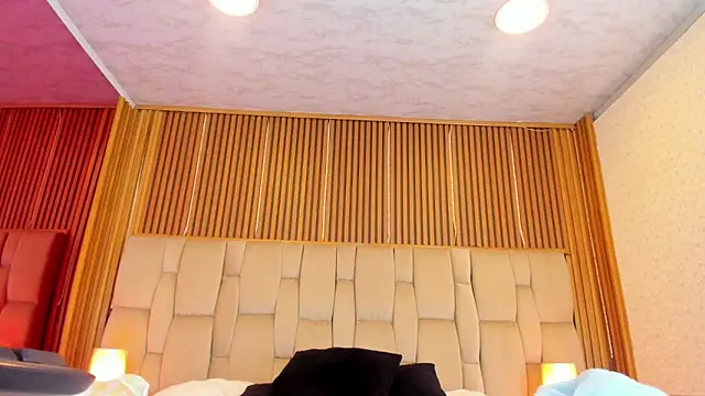 Sophie Calloway online show from March 21, 1:37 pm