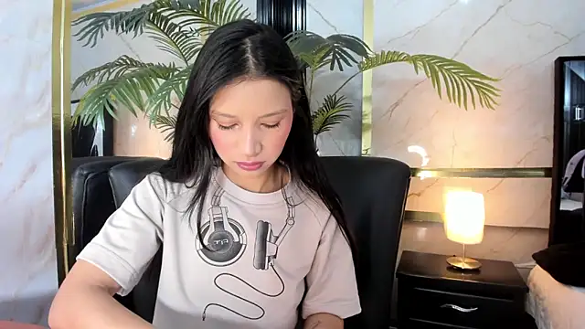 Sophie Calloway online show from March 4, 3:20 pm