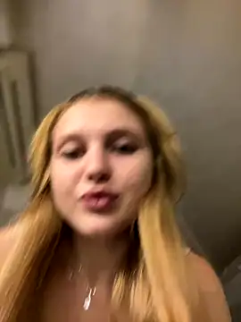 Snapshot of Emaline_Fane chatting on November 5, 6:55 pm Emaline Fane online show from November 5, 6:55 pm