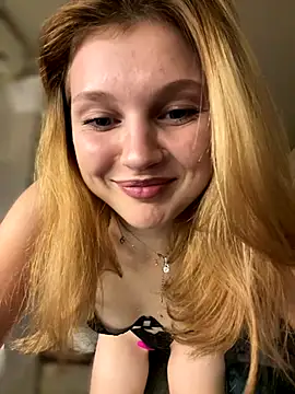 Snapshot of Emaline_Fane chatting on November 9, 7:18 pm Emaline Fane online show from November 9, 7:18 pm