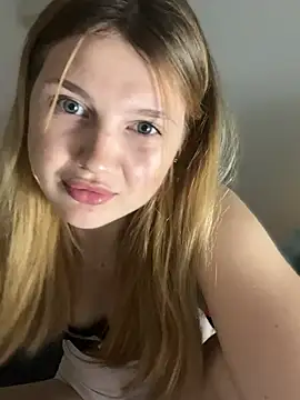 Snapshot of Emaline_Fane chatting on February 5, 6:37 pm Emaline Fane online show from February 5, 6:37 pm