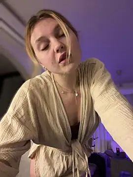 Snapshot of Emaline_Fane chatting on December 22, 6:30 pm Emaline Fane online show from December 22, 6:30 pm