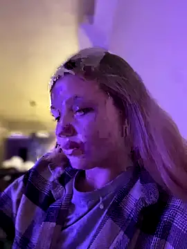 Snapshot of Emaline_Fane chatting on December 19, 6:21 pm Emaline Fane online show from December 19, 6:21 pm