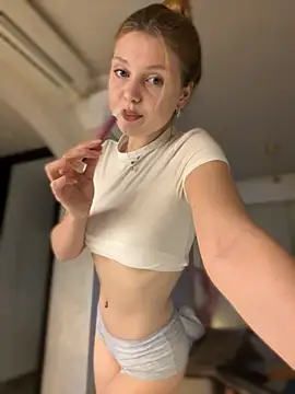 Snapshot of Emaline_Fane chatting on December 2, 6:31 pm Emaline Fane online show from December 2, 6:31 pm