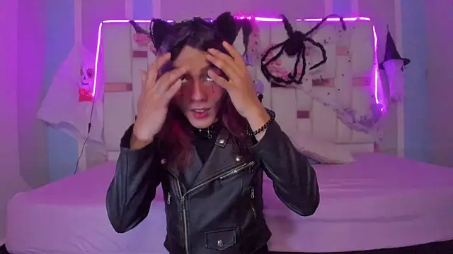 Snapshot of MilkWhore1 chatting on October 29, 8:30 pm MilkWhore1 online show from October 29, 8:30 pm