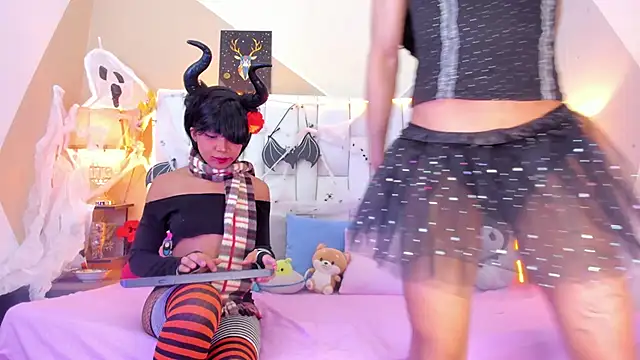 Snapshot of MilkWhore1 chatting on October 31, 9:32 pm MilkWhore1 online show from October 31, 9:32 pm