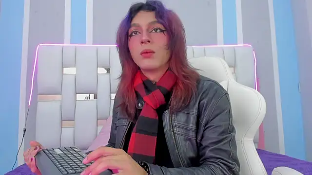 Snapshot of MilkWhore1 chatting on November 4, 7:17 pm MilkWhore1 online show from November 4, 7:17 pm