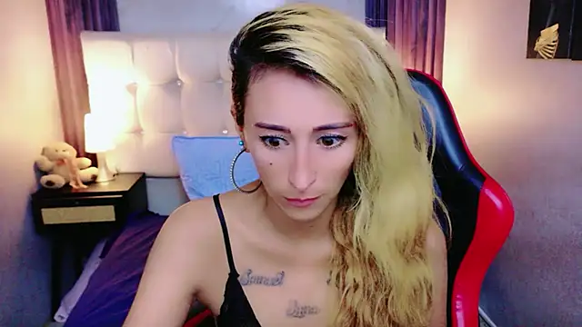 Snapshot of charlotte_phaeton chatting on June 16, 7:47 pm charlotte phaeton online show from June 16, 7:47 pm