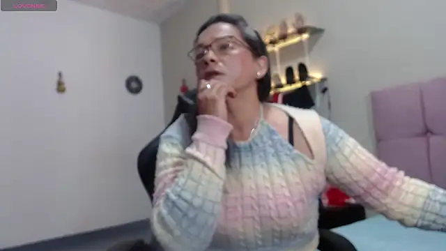 Snapshot of SolVegaNaciente chatting on November 2, 3:22 am SolVegaNaciente online show from November 2, 3:22 am