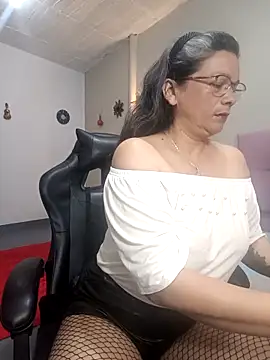 Snapshot of SolVegaNaciente chatting on October 25, 3:17 am SolVegaNaciente online show from October 25, 3:17 am