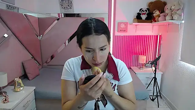 Snapshot of Mia_garcia28 chatting on June 4, 1:38 pm Mia garcia28 online show from June 4, 1:38 pm