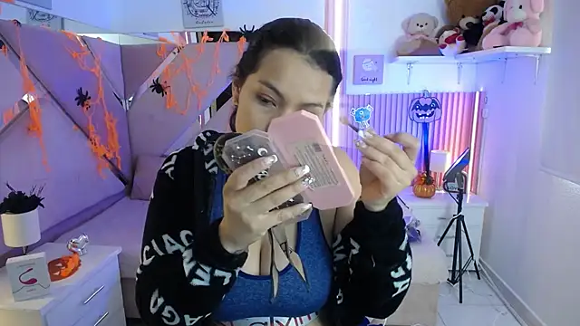 Mia garcia28 online show from October 24, 7:57 pm