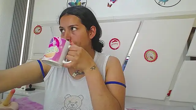 Mia garcia28 online show from December 22, 7:25 pm