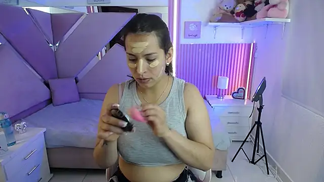 Mia garcia28 online show from November 14, 7:39 pm