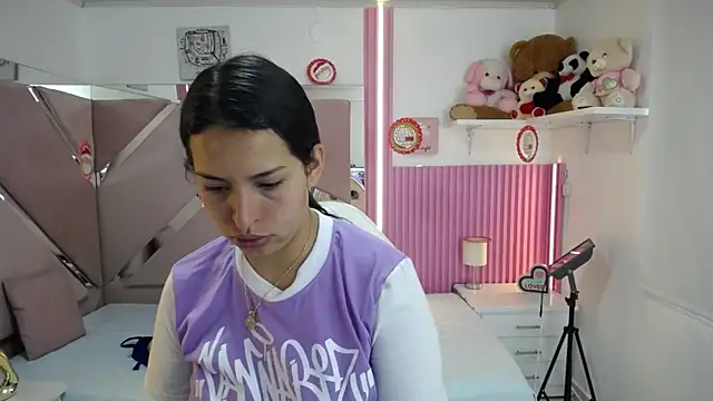 Mia garcia28 online show from December 18, 5:28 pm