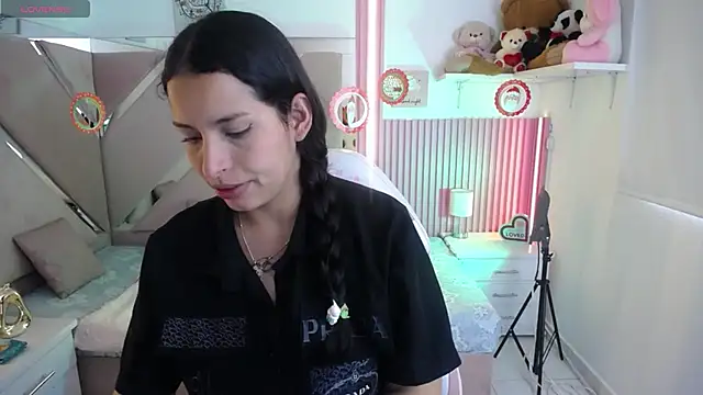 Mia garcia28 online show from December 4, 8:30 pm