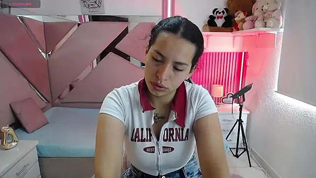 Snapshot of Mia_garcia28 chatting on June 11, 1:41 pm Mia garcia28 online show from June 11, 1:41 pm