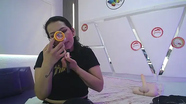 Mia garcia28 online show from December 3, 7:24 pm