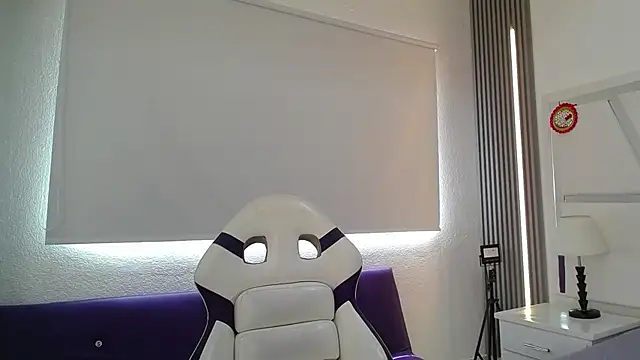 Mia garcia28 online show from December 16, 3:38 pm