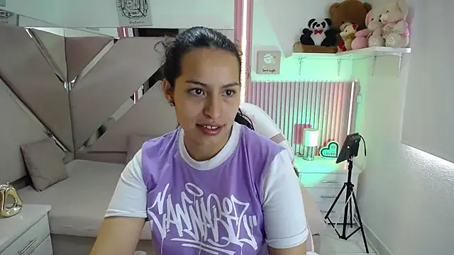 Snapshot of Mia_garcia28 chatting on June 13, 2:48 pm Mia garcia28 online show from June 13, 2:48 pm