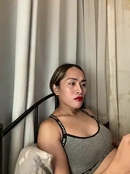 RomanticPearlTS online show from March 8, 2:20 pm