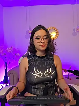 Mia wee online show from February 19, 7:22 pm