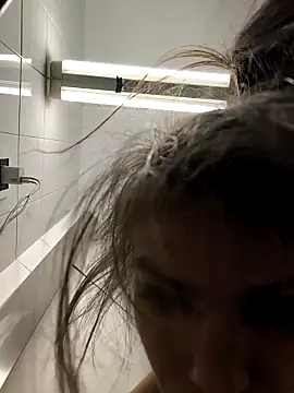 Snapshot of Junani2231 chatting on November 25, 12:11 am Junani2231 online show from November 25, 12:11 am