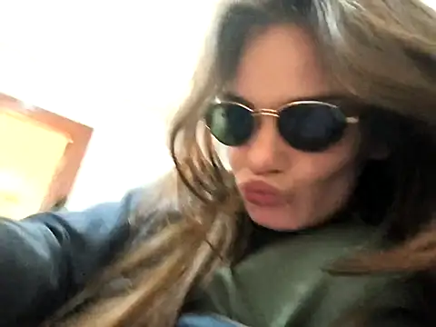 Snapshot of Junani2231 chatting on December 20, 3:37 pm Junani2231 online show from December 20, 3:37 pm