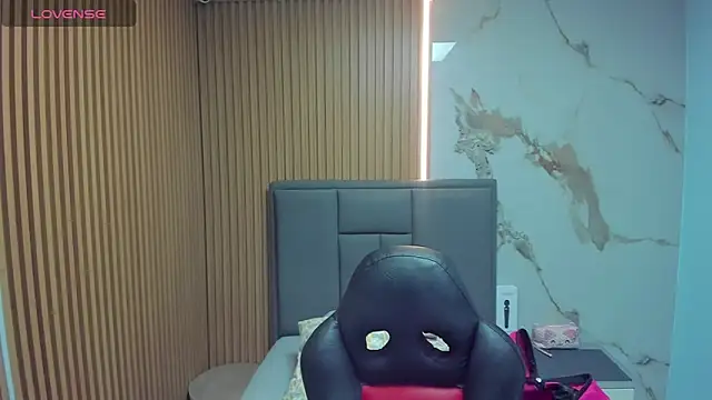 Isisleroy1 online show from March 4, 2:19 am