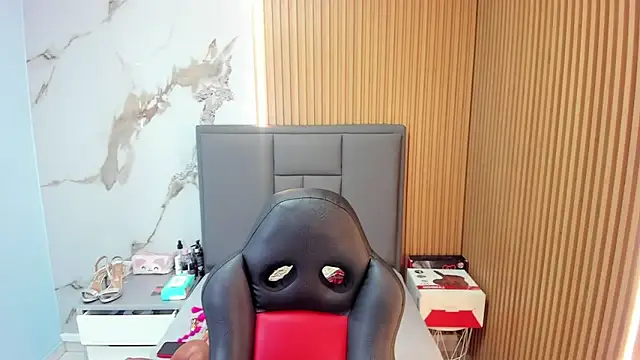 Isisleroy1 online show from February 6, 2:40 am