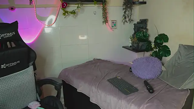 Lana Herondale online show from April 6, 3:57 am