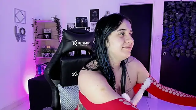 Snapshot of Lana_Herondale chatting on December 22, 9:20 am Lana Herondale online show from December 22, 9:20 am