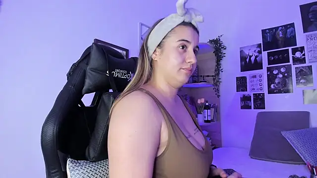 Snapshot of Lana_Herondale chatting on October 11, 9:05 pm Lana Herondale online show from October 11, 9:05 pm